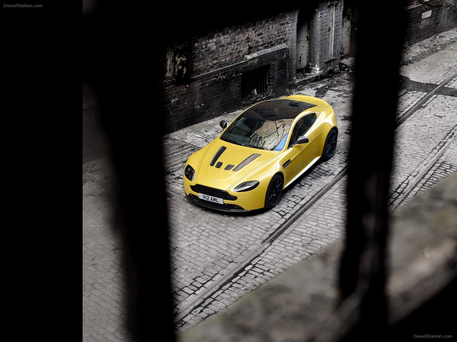 Aston Martin V12 Vantage S 2014